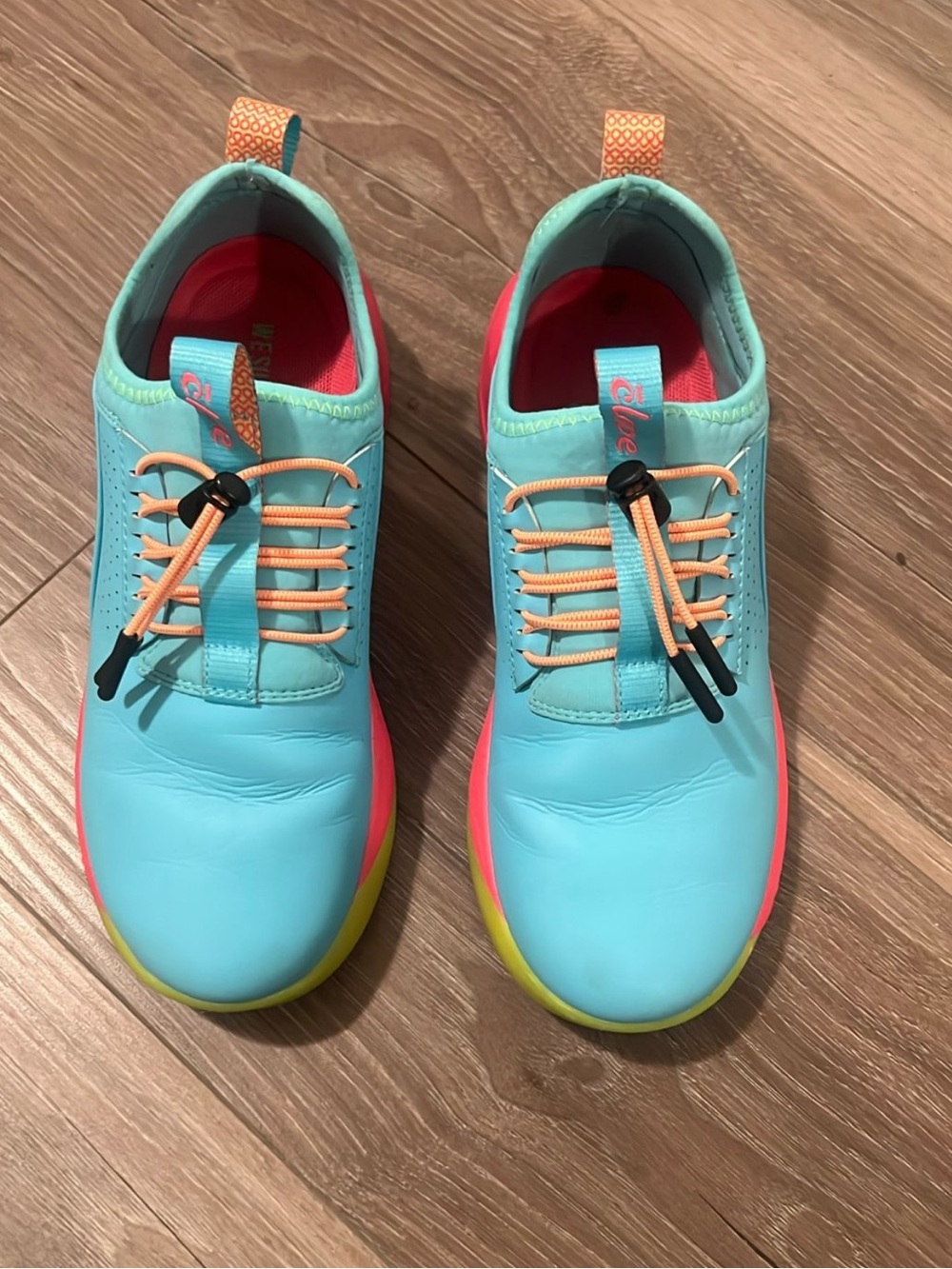 Clove Classic "Supernova" Healthcare Sneaker - Size 6.5